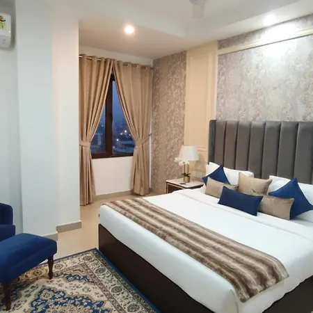 Hotel Caves Premium Near Delhi Airport-3